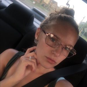 Meet your Posher, Kerra